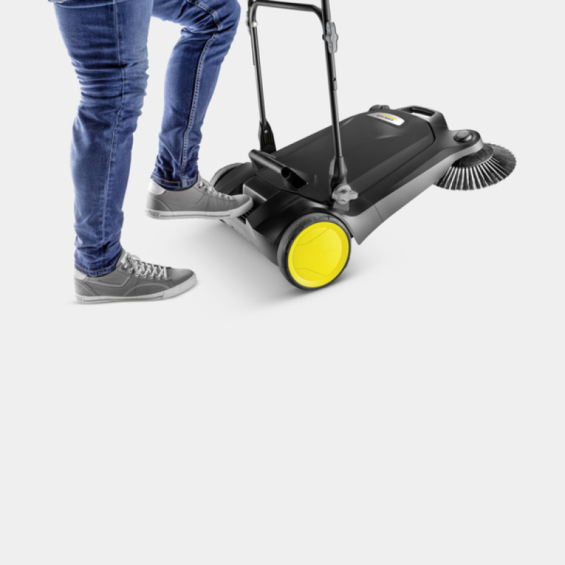 Підмітальна ручна машина Karcher S 4 Twin Plus