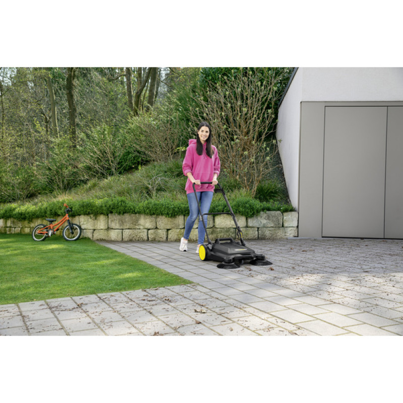 Підмітальна ручна машина Karcher S 4 Twin Plus