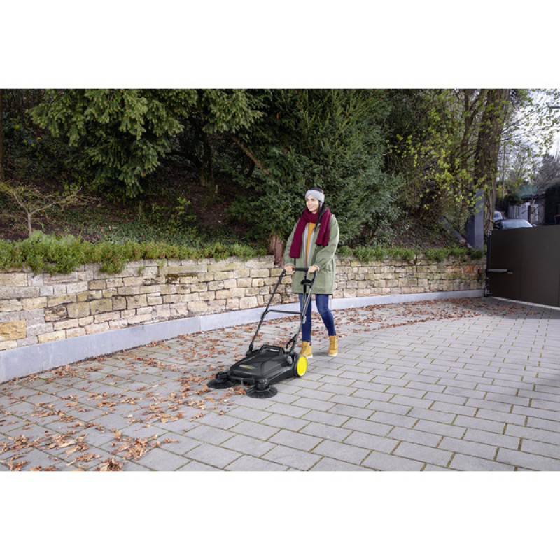 Підмітальна ручна машина Karcher S 4 Twin Plus