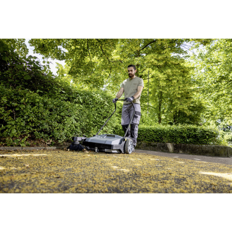 Компактна підмітальна машина Karcher KM 70/15 C Classic