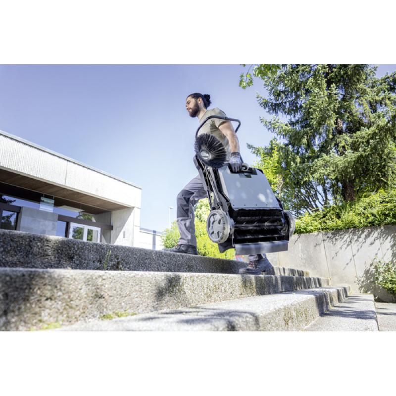 Компактна підмітальна машина Karcher KM 70/15 C Classic