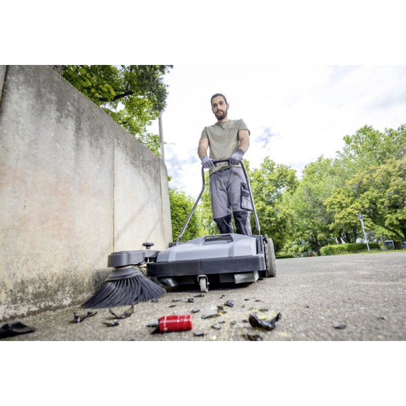 Компактна підмітальна машина Karcher KM 70/15 C Classic