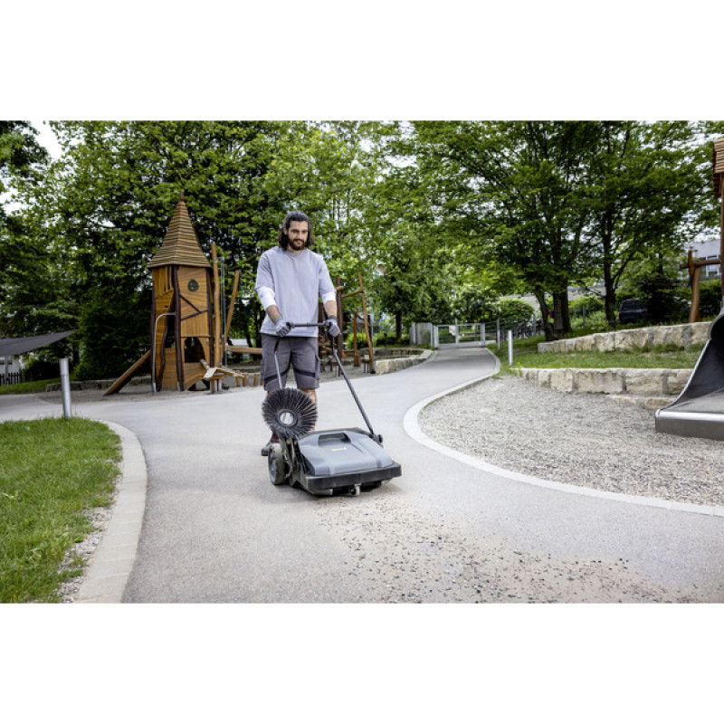 Компактна підмітальна машина Karcher KM 70/15 C Classic